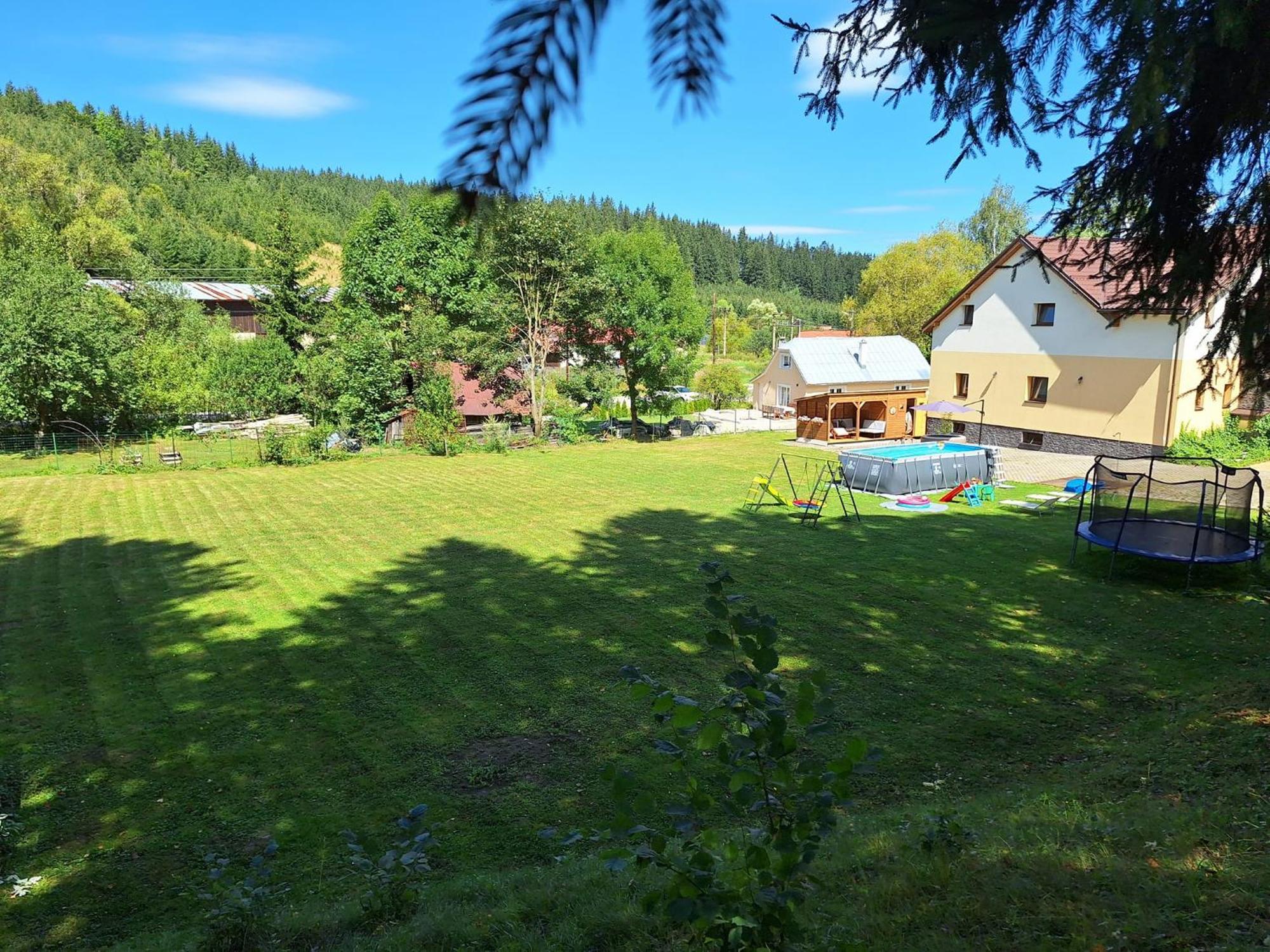 Vila Pohoda Javorniky S Rozlahlym Pozemkom มาคอฟ ภายนอก รูปภาพ